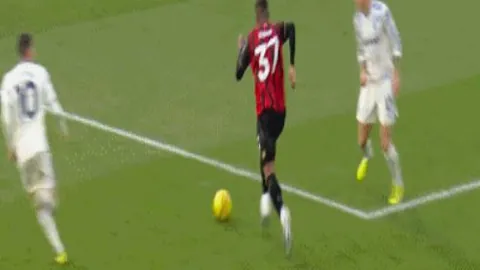 激战连场，蓝黑雄师昨日再战7胜6负，巅峰对决一触即发，力争荣耀三分入账！